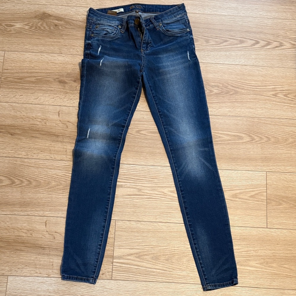 Kut from the Kloth Toothpick Skinny destroyed Blue Jeans